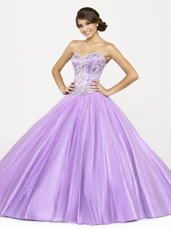 Vestido de quinceañera en color lila