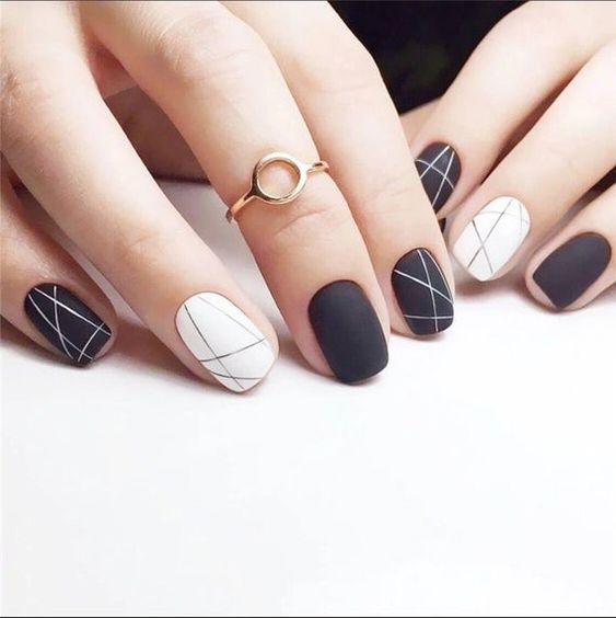 Diseño de uñas para quince años black and white