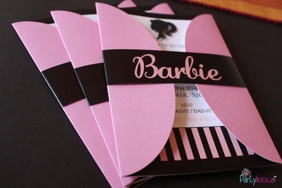Invitaciones de 15 años con temática de Barbie