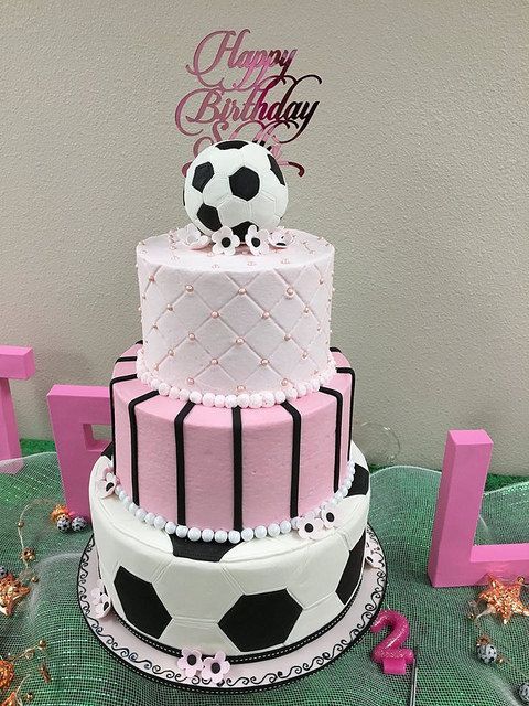 Pastel con tema de fútbol para xv años