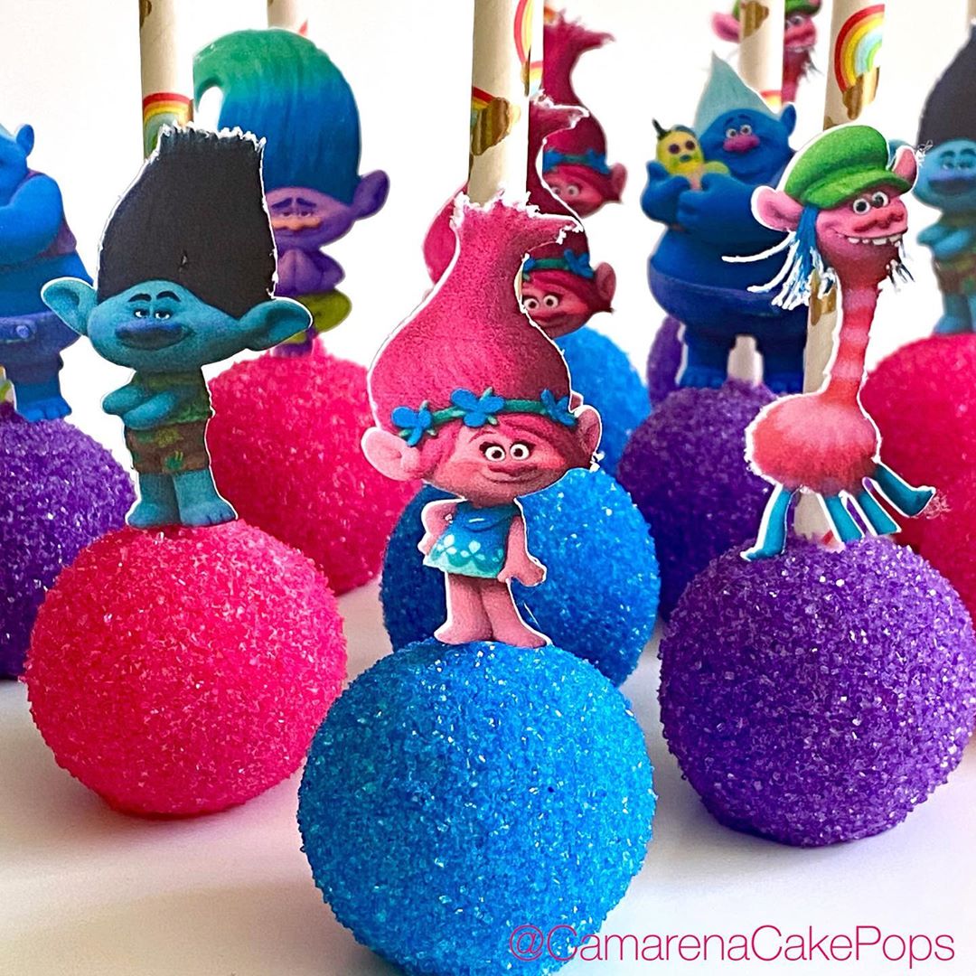 Cake pops tradicionales decorados con Trolls