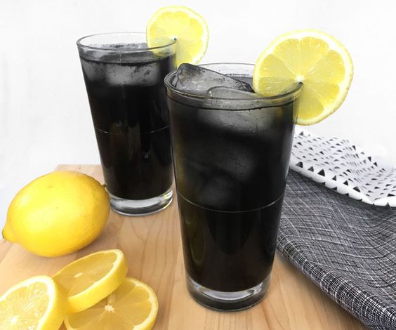 Bebidas de color negro para fiesta