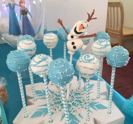 Cake pops con temática de Frozen