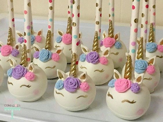 Cake pops decorados con temática de unicornios