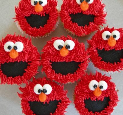 Cupcakes decorados para fiesta de Elmo