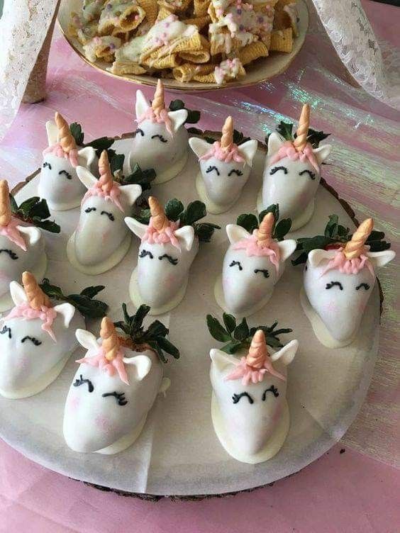 Fresas decoradas de unicornio para fiesta