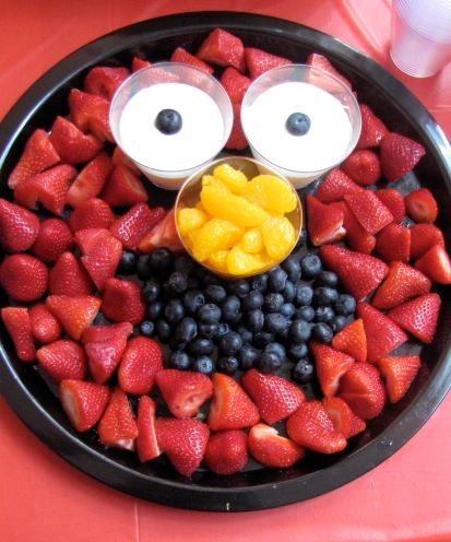 Frutas para postre saludable con forma de Elmo