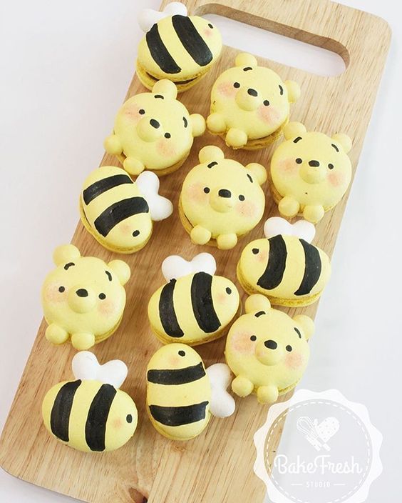 Macarons con decoración de Winnie Pooh