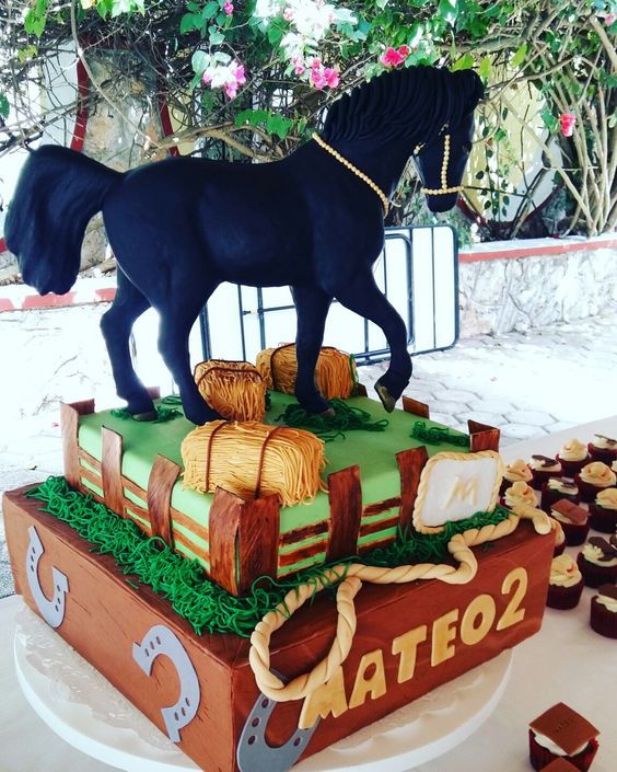 Pastel con diseño de caballo para fiesta temática