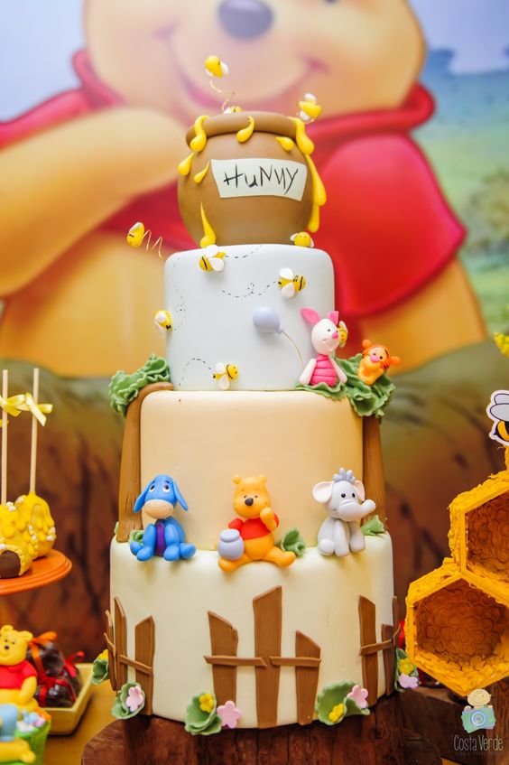 Pastel con diseño de Winnie Pooh para fiesta