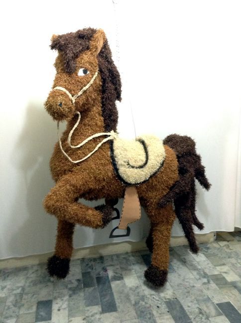 Piñata con forma de caballo para fiesta infantil