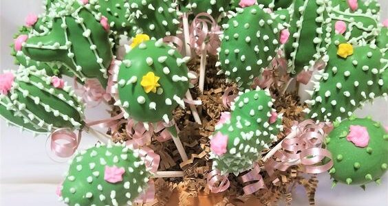 Cake pops con forma de cactus para fiesta
