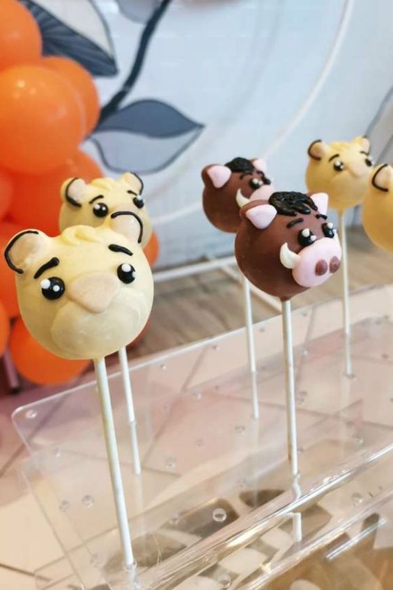 Cake pops con temática de El Rey León para cumpleaños