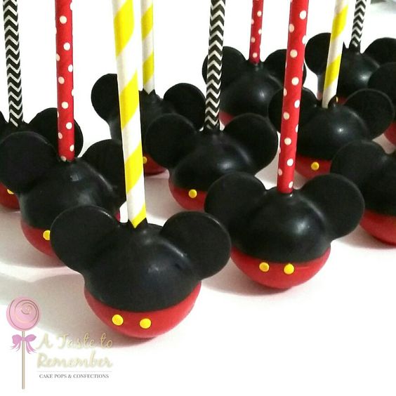 Cake pops con temática de Mickey Mouse