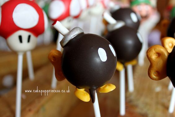 Cake pops decorados con personajes de Super Mario Bros