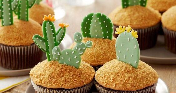 Cupcakes con temática de diseño de cactus para fiesta