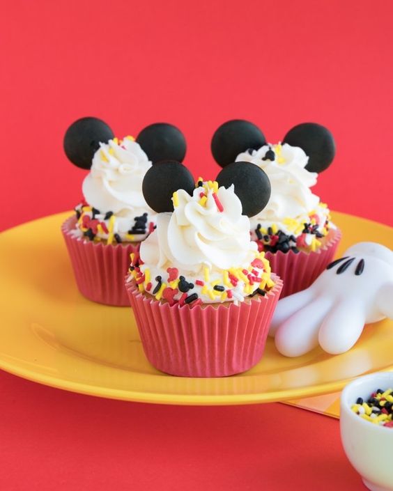 Cupcakes decorativos con temática de Mickey Mouse