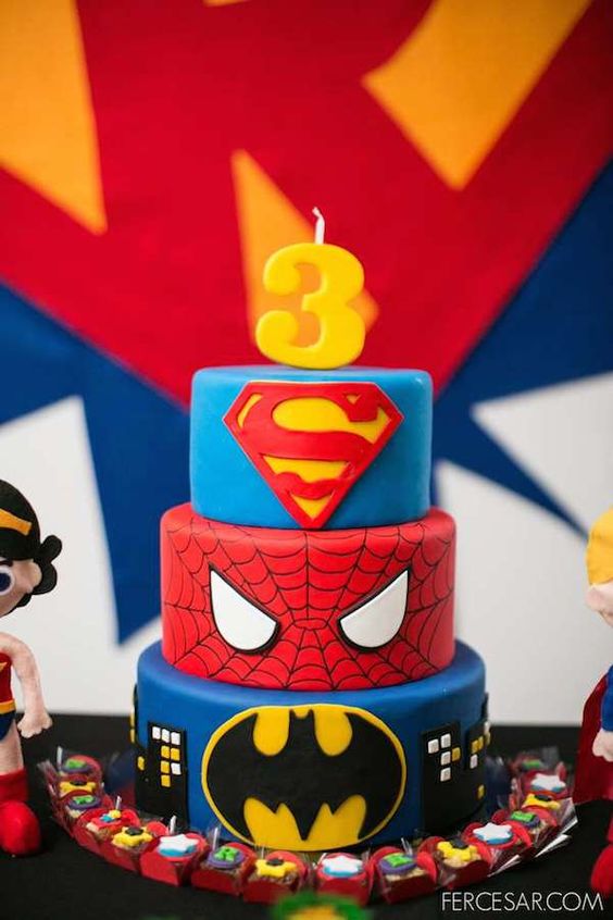 Diseños de pasteles para fiesta de superheroes