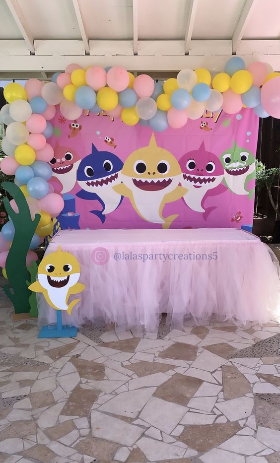 Fiesta de cumpleaños temática Baby Shark para niña