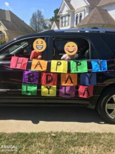 Realiza una caravana de cumpleaños