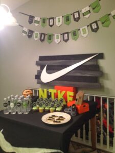 Mesas de postres para fiesta temática de Nike