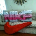 Piñatas para fiesta temática de Nike