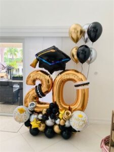 Ideas de arreglos de globos gigantes para graduados