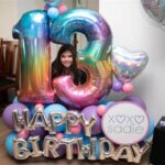 Diseños de arreglos gigantes con globos para cumpleaños